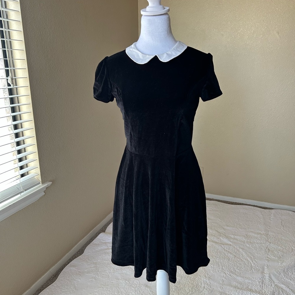 HOT TOPIC Classic Black velvet Dress